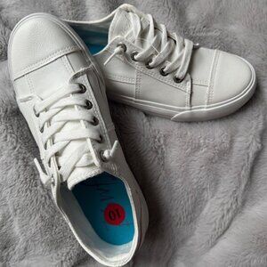 Blowfish Malibu Women's Lexine Maxine Slip On Faux Leather White Sneaker size 10